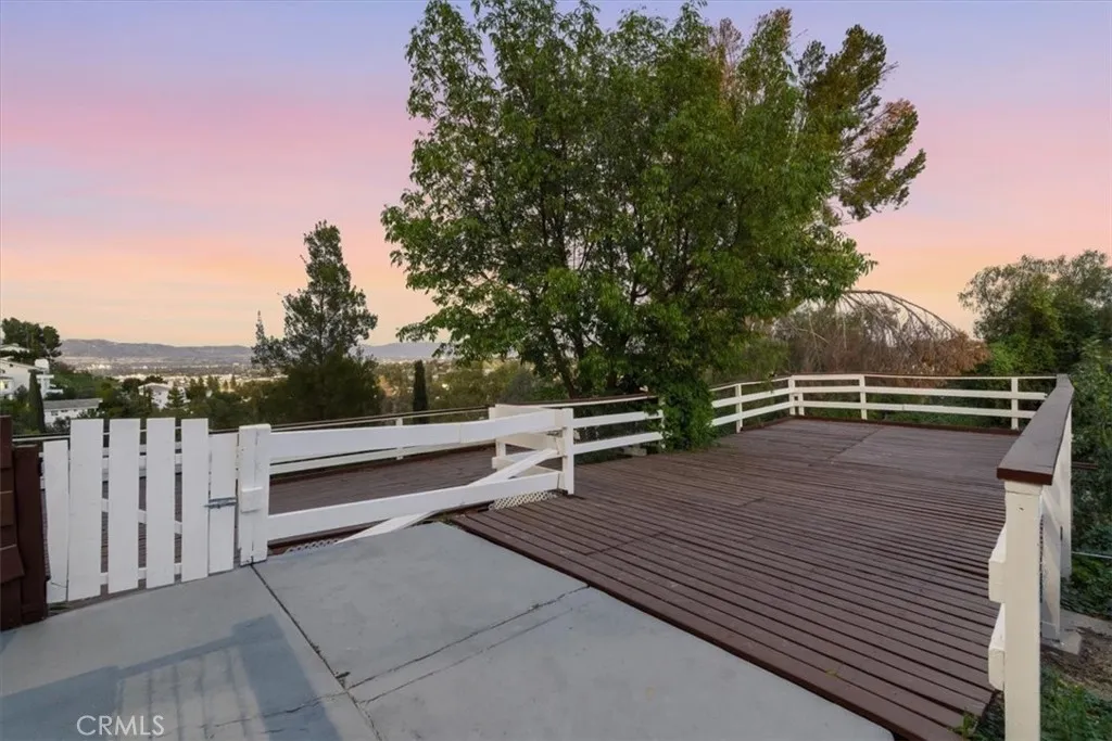 5160 Medina Road, Woodland Hills, California 91364 home-pic-31