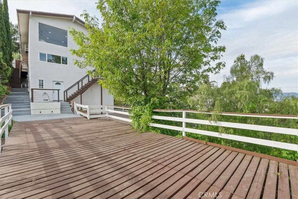 5160 Medina Road, Woodland Hills, California 91364 home-pic-40
