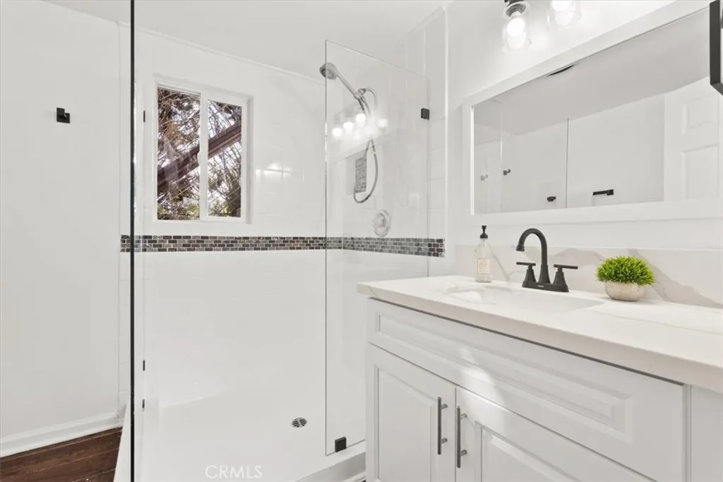 5160 Medina Road, Woodland Hills, California 91364 home-pic-23