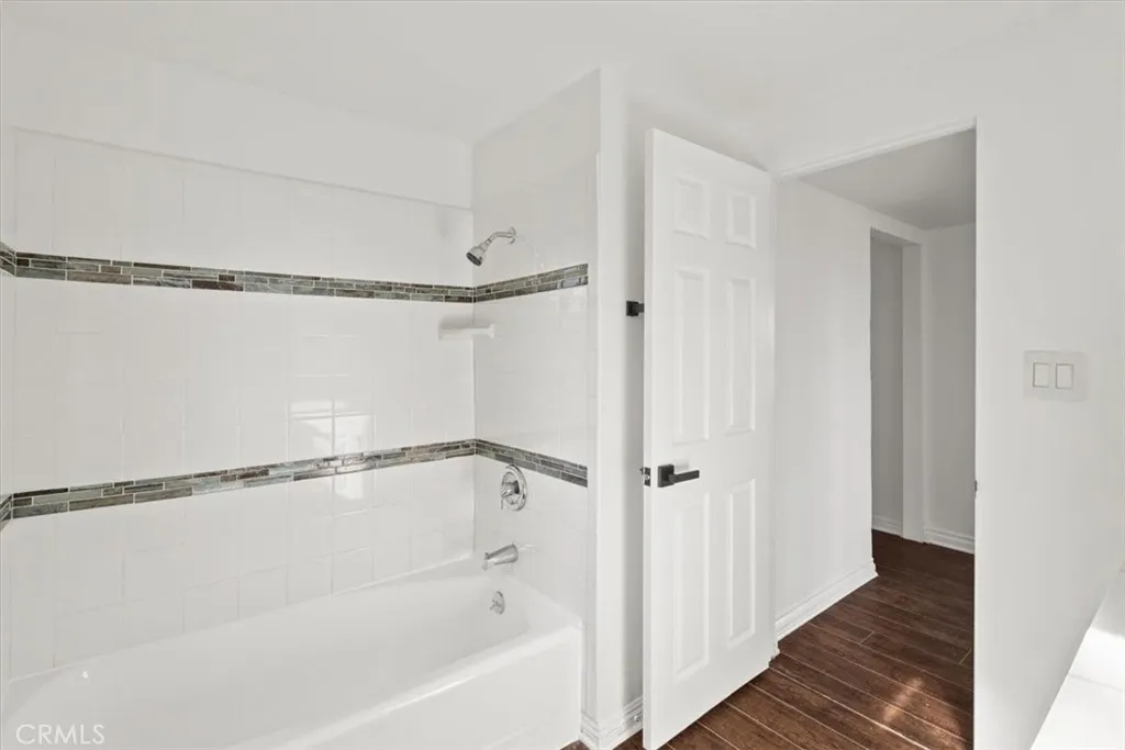 5160 Medina Road, Woodland Hills, California 91364 home-pic-27