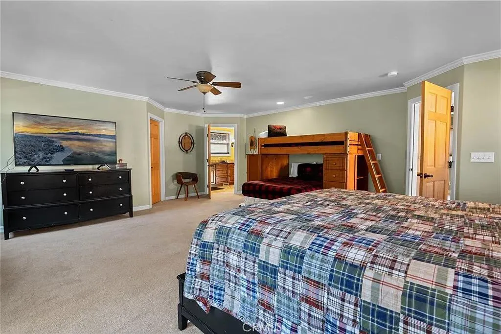 933 East Lane, Big Bear City, California 92314 home-pic-20