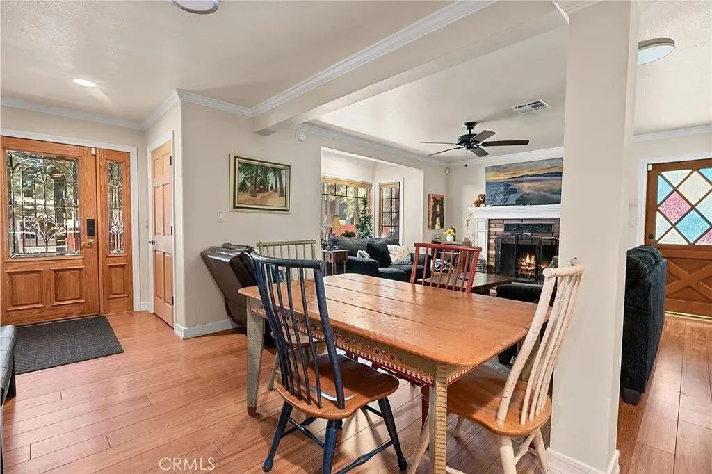 933 East Lane, Big Bear City, California 92314 home-pic-3