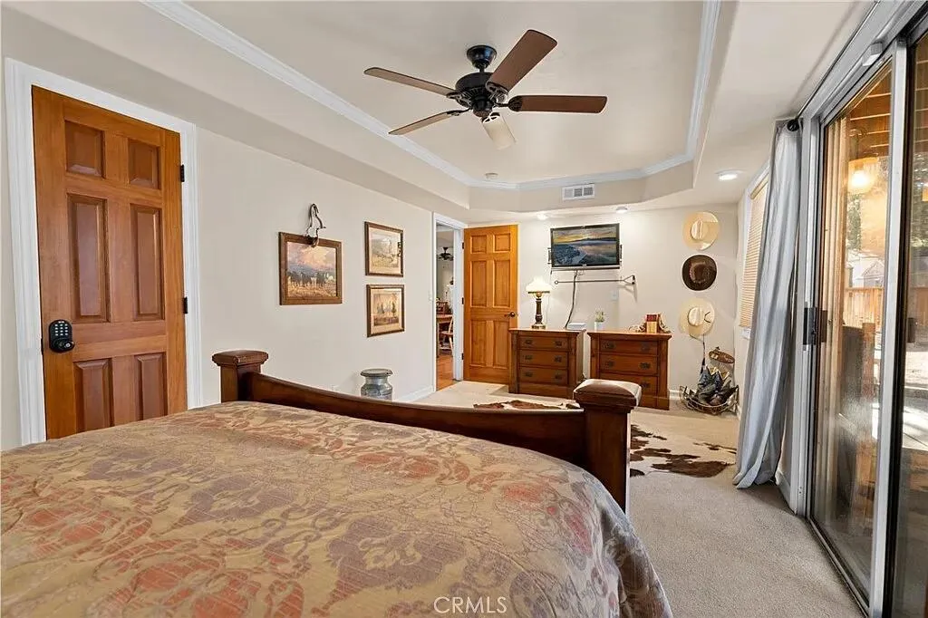 933 East Lane, Big Bear City, California 92314 home-pic-13