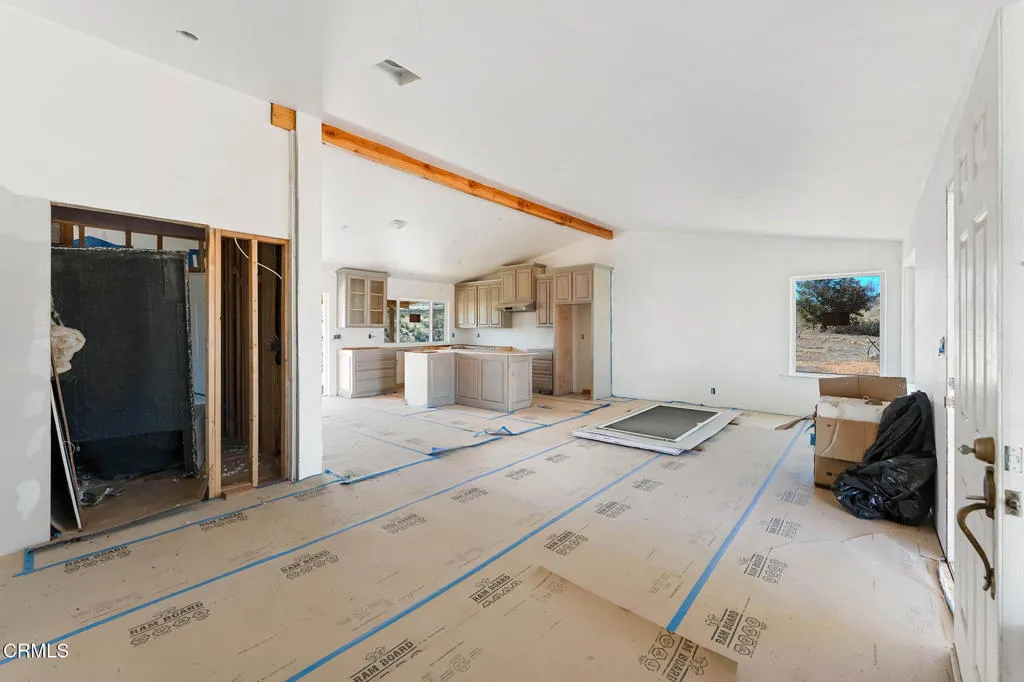 Living & kitchen - 7451 Foothill Rd