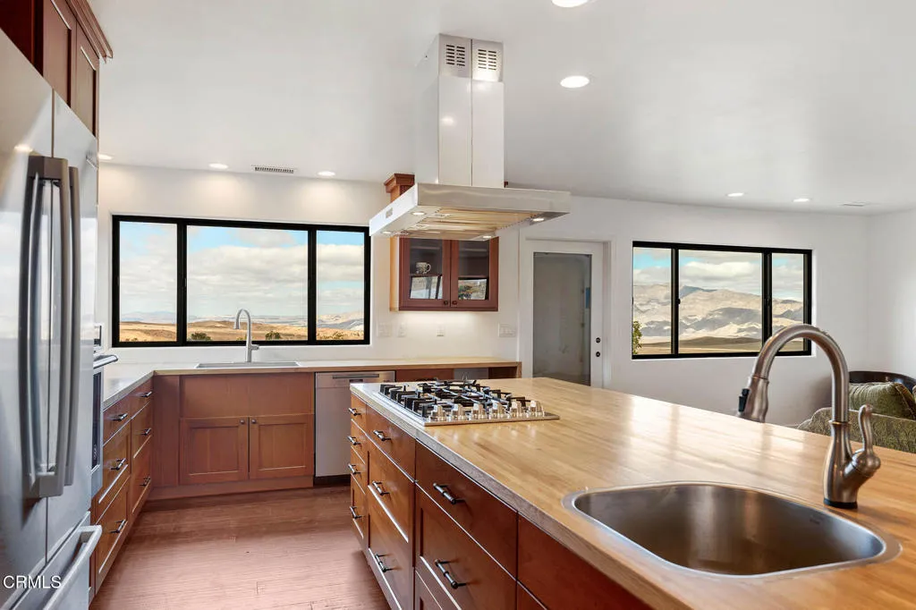 Kitchen - 2170 Aliso Park Rd