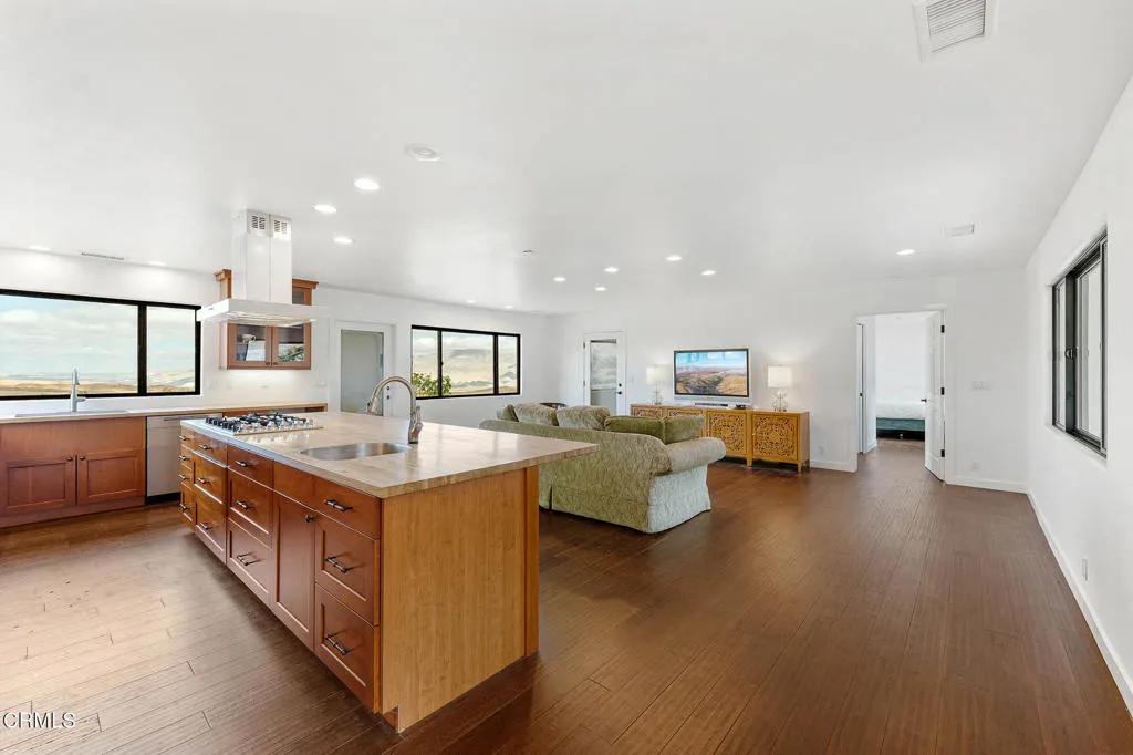 Kitchen & living - 2170 Aliso Park Rd
