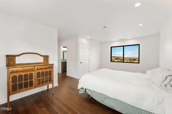 Primary Bed & bath - 2170 Aliso Park Rd