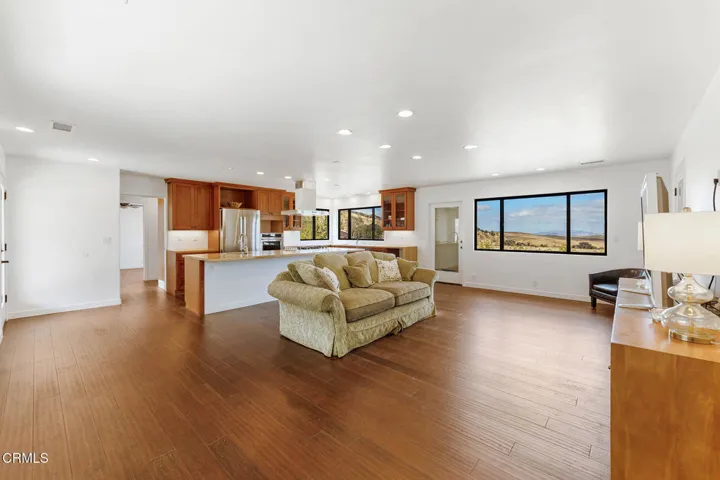 Open concept living - 2170 Aliso Park Rd