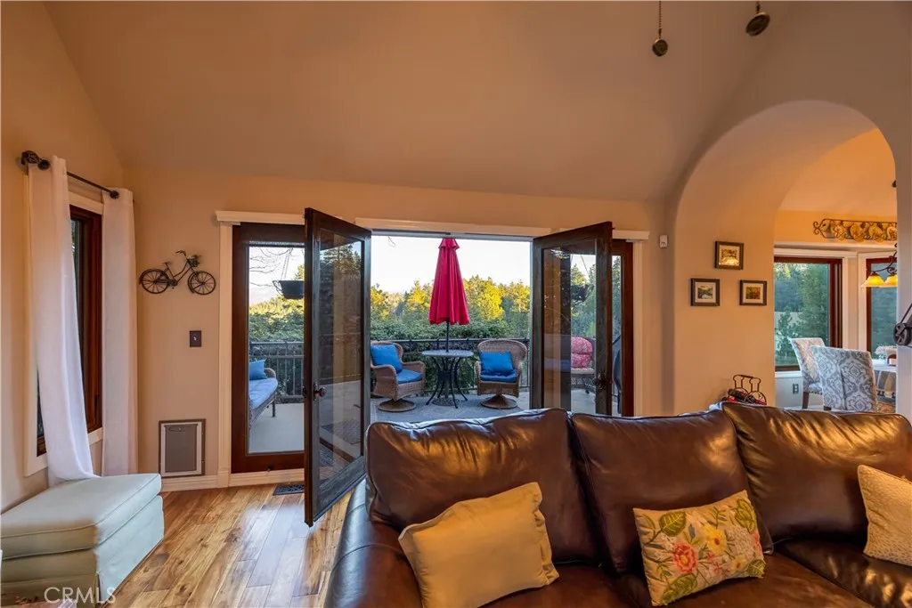 26335 Walnut Hills Drive, Lake Arrowhead, California 92352 home-pic-5