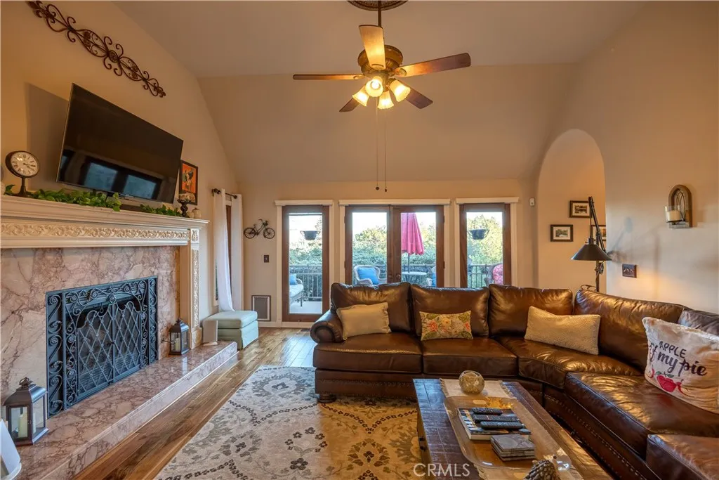 26335 Walnut Hills Drive, Lake Arrowhead, California 92352 home-pic-4