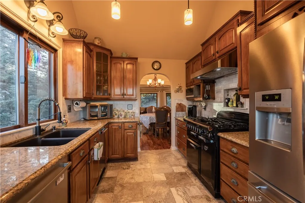 26335 Walnut Hills Drive, Lake Arrowhead, California 92352 home-pic-18