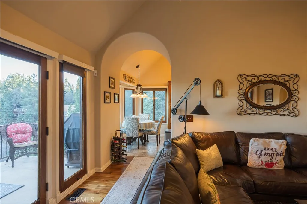 26335 Walnut Hills Drive, Lake Arrowhead, California 92352 home-pic-12