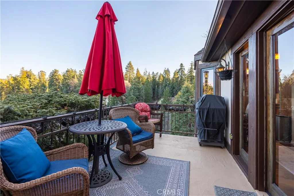 26335 Walnut Hills Drive, Lake Arrowhead, California 92352 home-pic-10