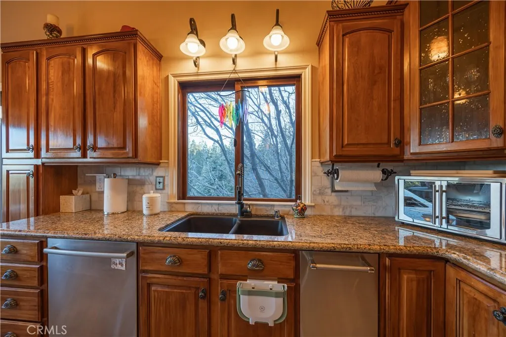 26335 Walnut Hills Drive, Lake Arrowhead, California 92352 home-pic-16