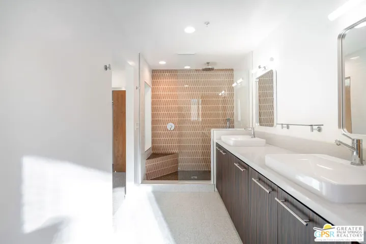 Primary Bath - Unit 103 - Quer