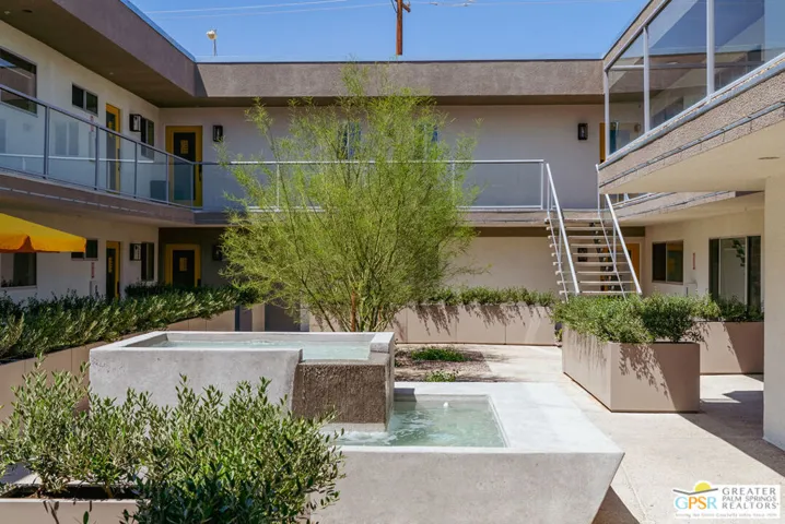 Courtyard - Querencia Palms