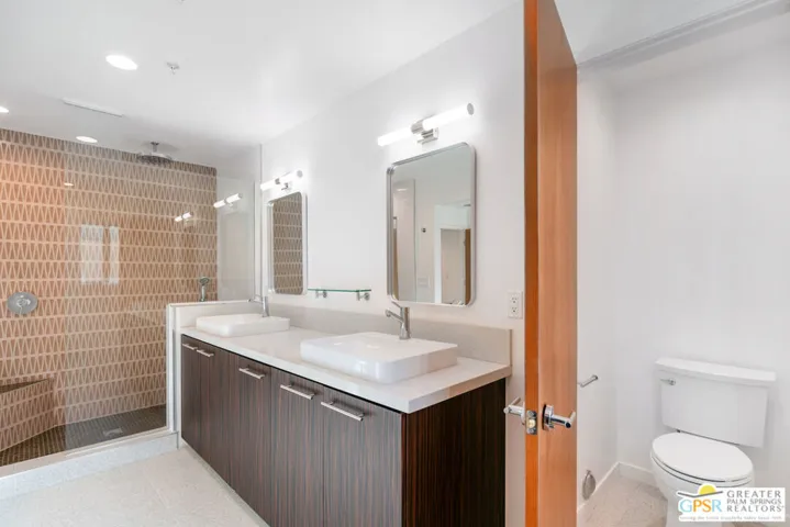 Primary Bath - Unit 103 - Quer