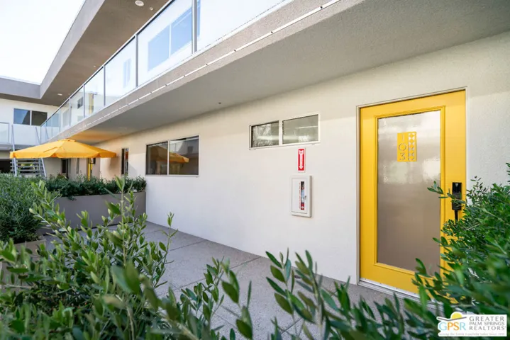 Front Patio - Unit 103 - Quere