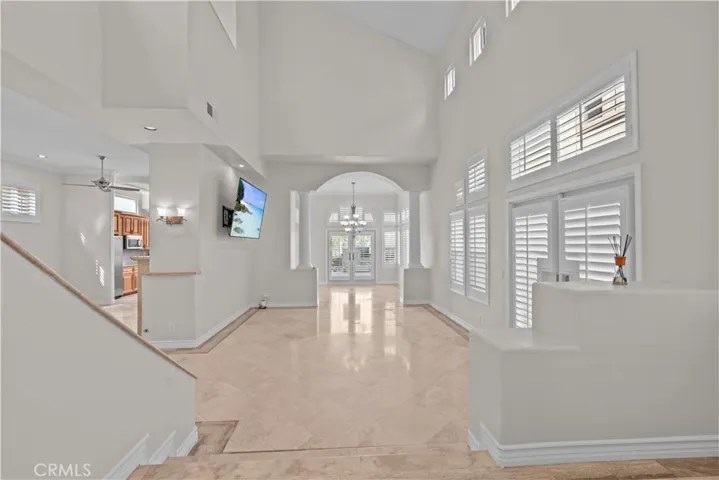 Spacious living area and high ceilings
