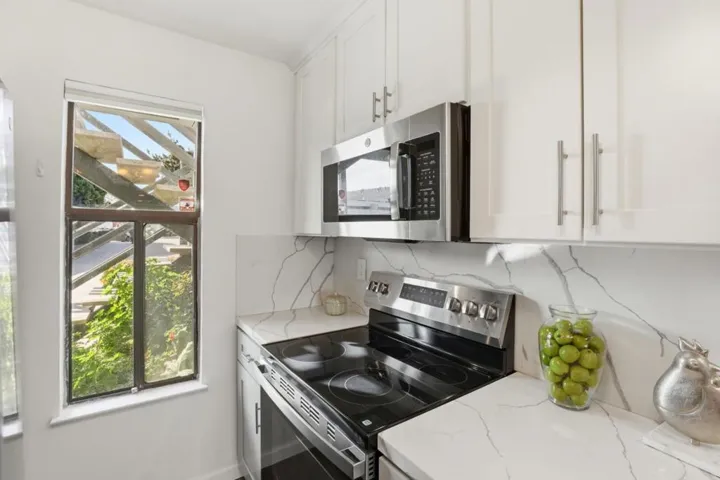166 Kern Street 18, Salinas, California 93905