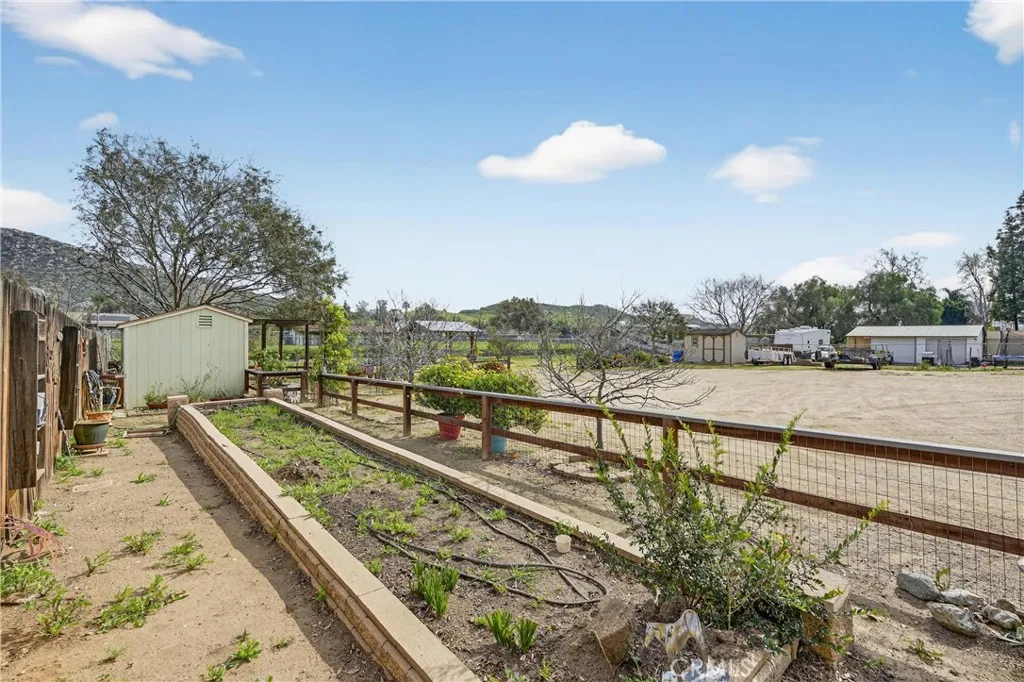 2327 Temescal Avenue, Norco, California 92860 home-pic-4