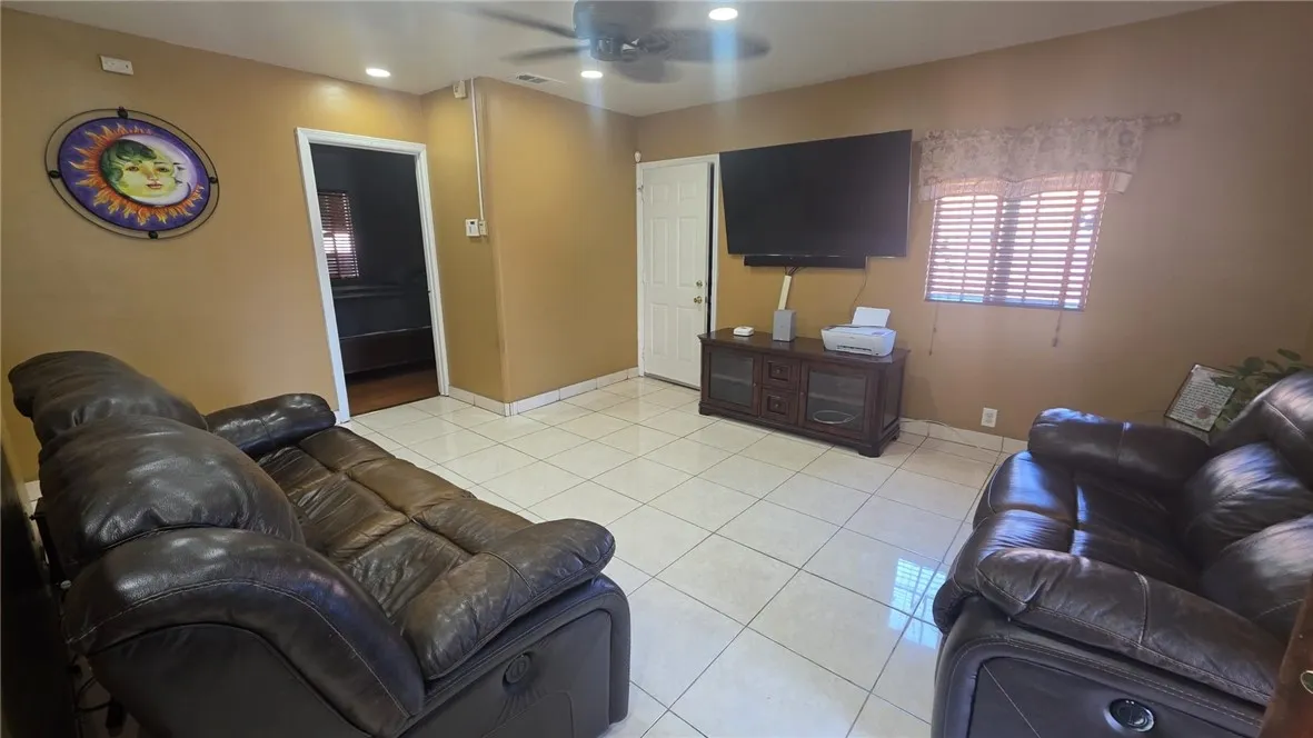20709 Alburtis, Lakewood, California 90715 home-pic-11