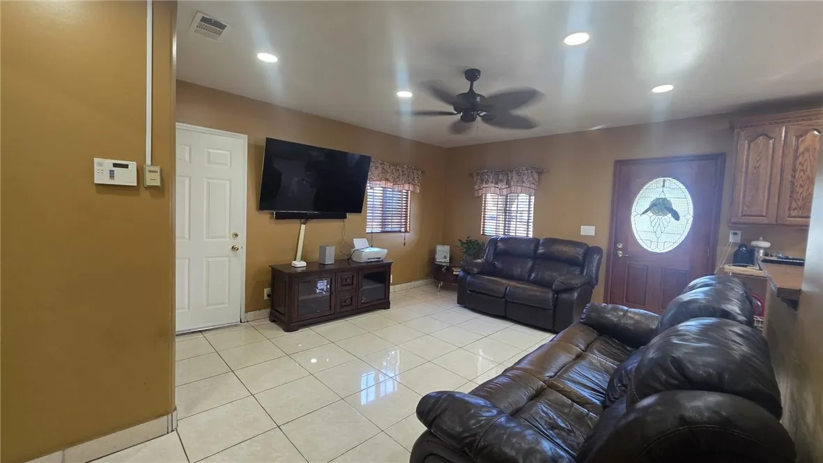 20709 Alburtis, Lakewood, California 90715 home-pic-9