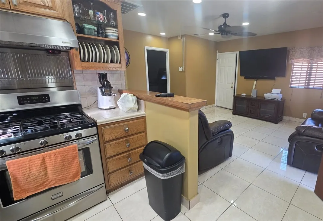 20709 Alburtis, Lakewood, California 90715 home-pic-2