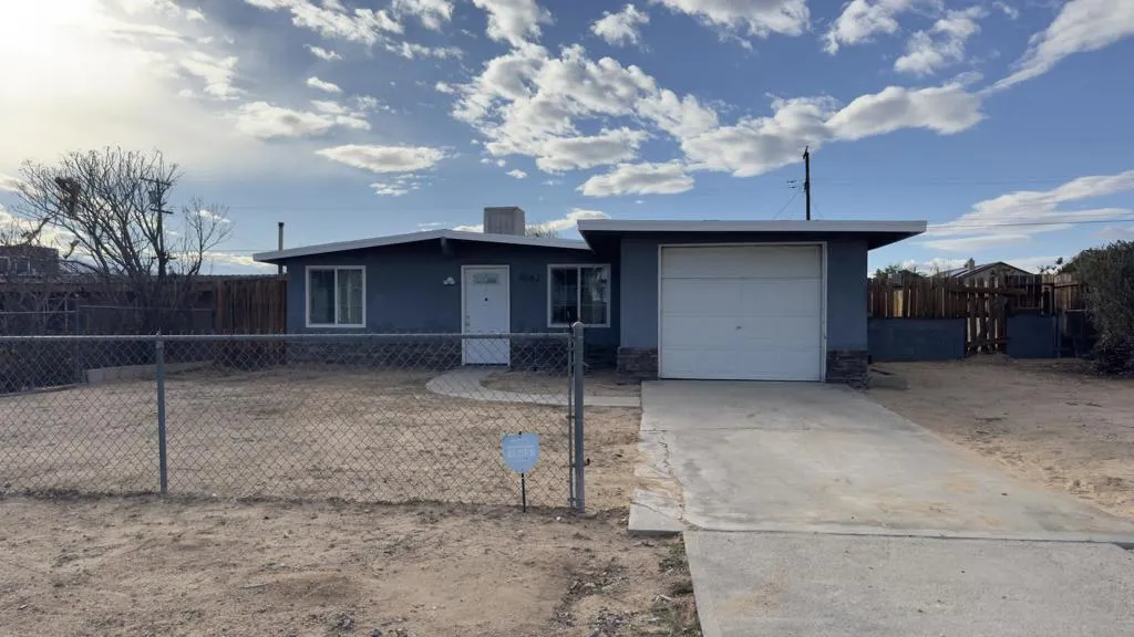 6062 Daisy Avenue, 29 Palms, California 92277 home-pic-1
