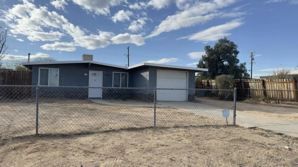 6062 Daisy Avenue, 29 Palms, California 92277 home-pic-2