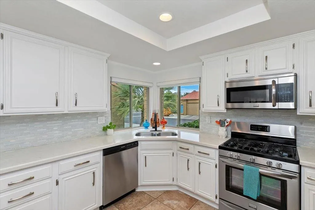 44509 Sorrento Court, Palm Desert, California 92260 home-pic-14