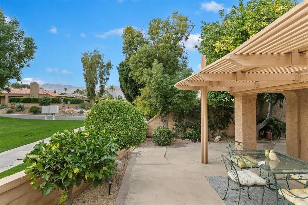44509 Sorrento Court, Palm Desert, California 92260 home-pic-32