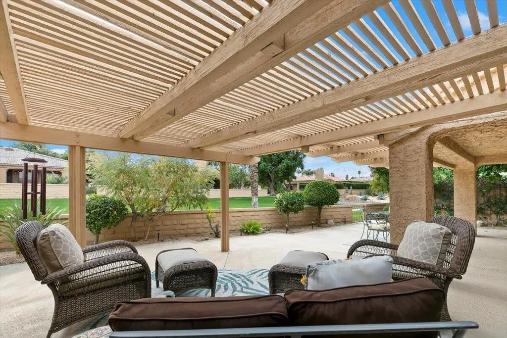 44509 Sorrento Court, Palm Desert, California 92260 home-pic-36