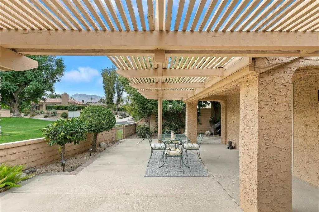 44509 Sorrento Court, Palm Desert, California 92260 home-pic-37