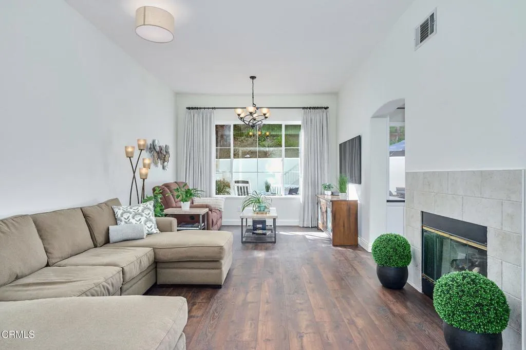 914 Corte Augusta, Camarillo, California 93010 home-pic-12