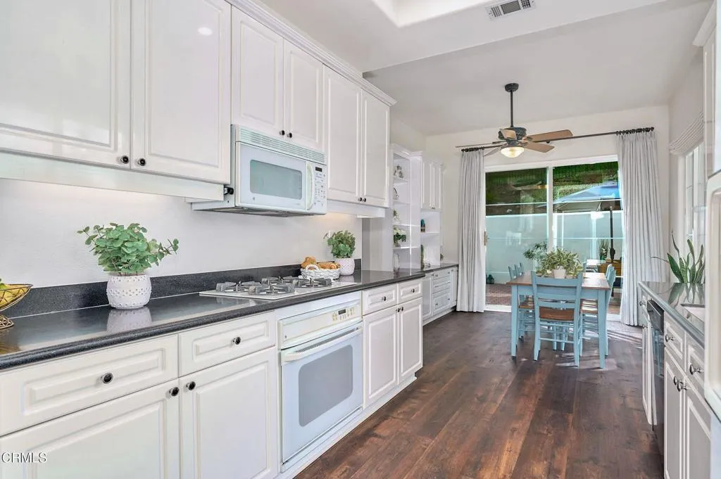914 Corte Augusta, Camarillo, California 93010 home-pic-2
