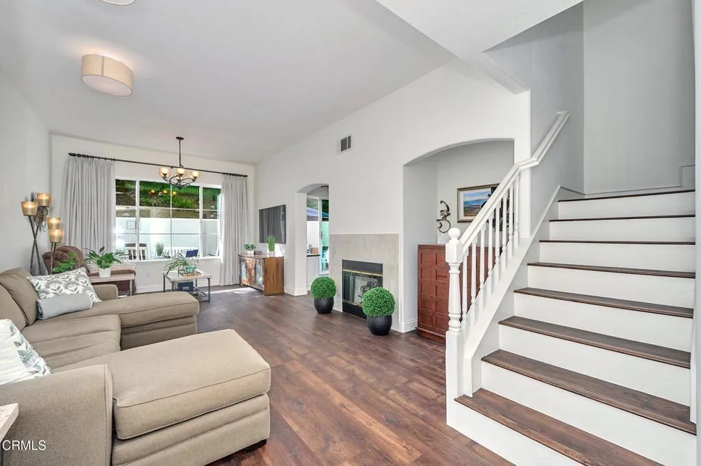 914 Corte Augusta, Camarillo, California 93010 home-pic-3
