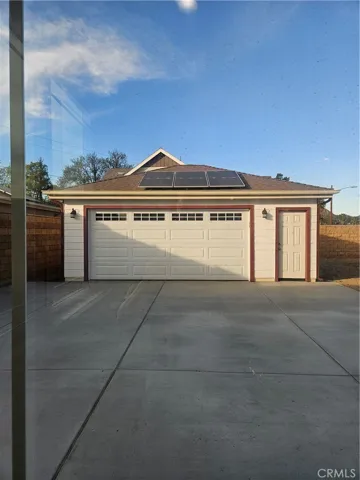 Detached garage