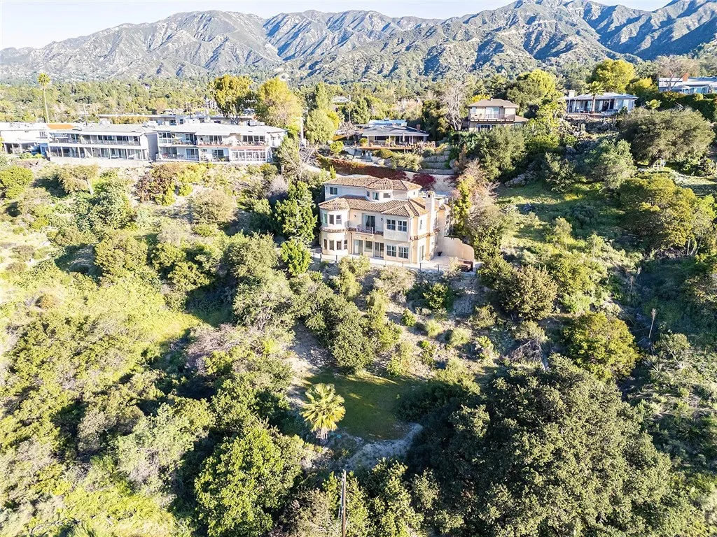 4430 Rosebank, La Canada Flintridge, California 91011 home-pic-34