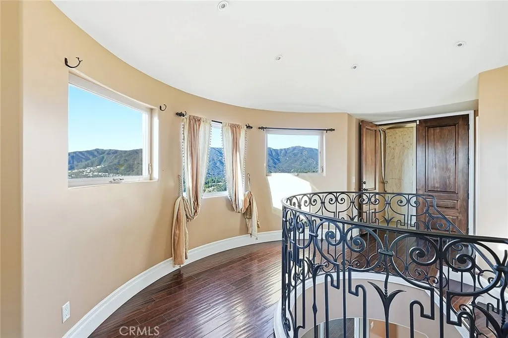 4430 Rosebank, La Canada Flintridge, California 91011 home-pic-16