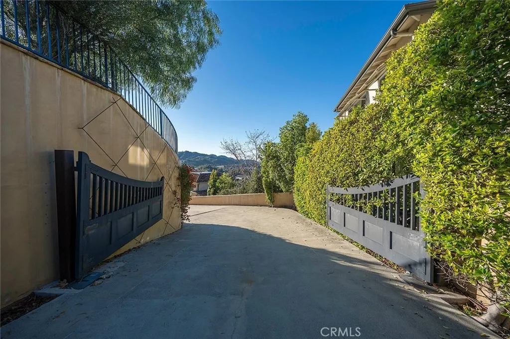 4430 Rosebank, La Canada Flintridge, California 91011 home-pic-2