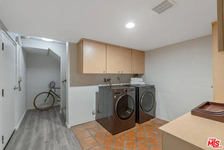 Separate Laundry Room with Amp