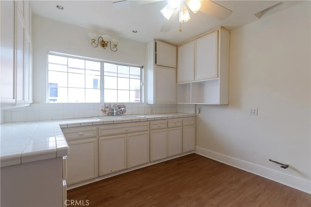 1111 W 54th, Los Angeles, California 90037 home-pic-7
