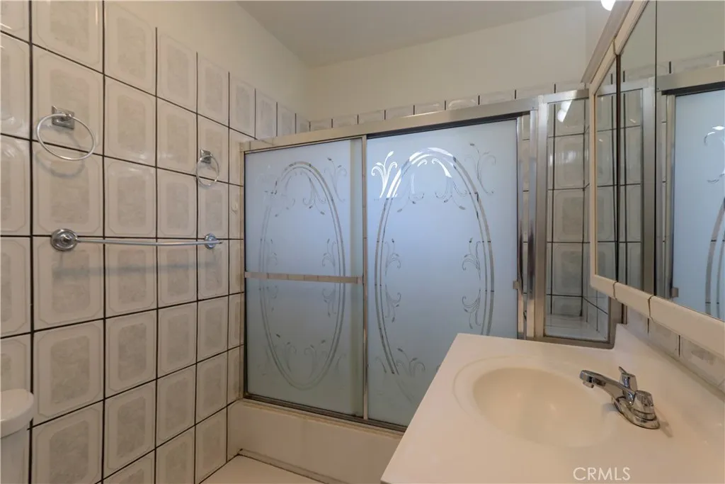 1111 W 54th, Los Angeles, California 90037 home-pic-13