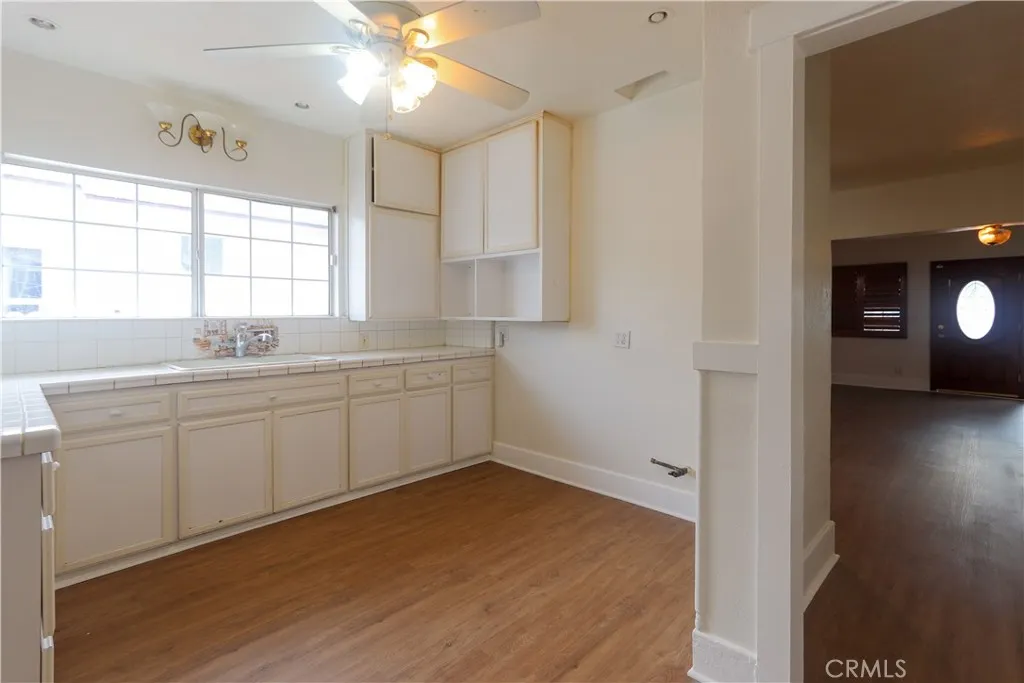 1111 W 54th, Los Angeles, California 90037 home-pic-10