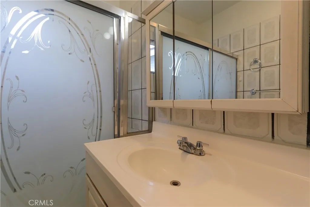1111 W 54th, Los Angeles, California 90037 home-pic-14