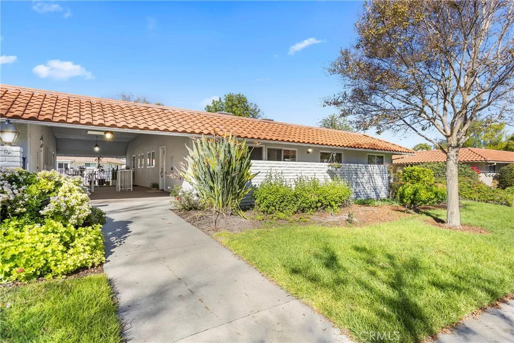 2046 Via Mariposa E Unit P, Laguna Woods, California 92637 home-pic-25