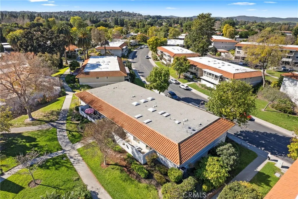 2046 Via Mariposa E Unit P, Laguna Woods, California 92637 home-pic-29