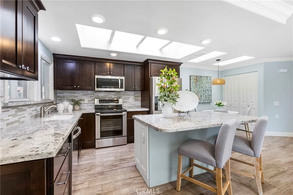 2046 Via Mariposa E Unit P, Laguna Woods, California 92637 home-pic-2
