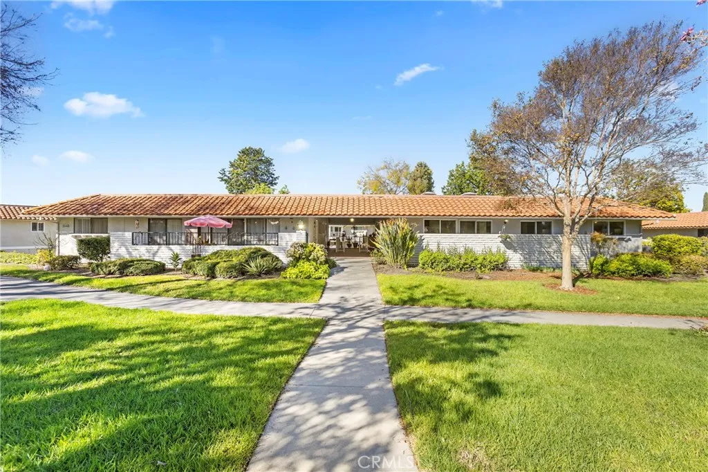 2046 Via Mariposa E Unit P, Laguna Woods, California 92637 home-pic-26